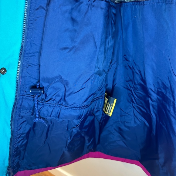 Eddie Bauer pink raincoat/windbreaker, women’s size medium - Picture 7 of 7